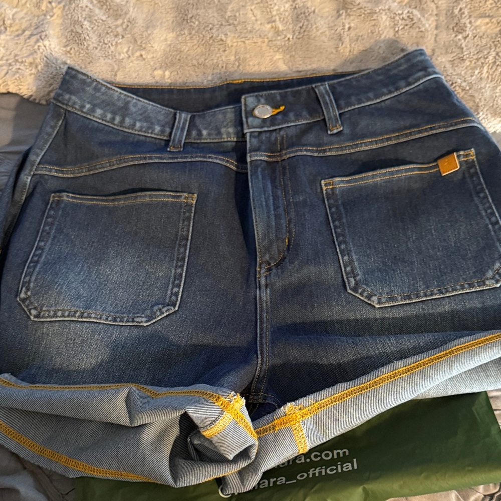 HALARA Dark Blue Denim Roll-Cuff Jean Shorts
